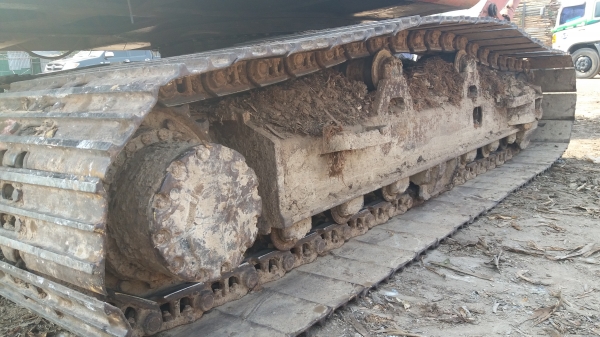 ขาย 975,000 HITACHI ZX 200-1 เครื่องดี ปั้มแรง ไฟฟ้าอุปกรครบแต่ต้องเช็ค ช่วงล่างเต็ม เอกสารชุดจดทะเบียน รถอยู่ สระแก้ว 090-772-3710 090-772-3708