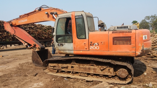 ขาย 975,000 HITACHI ZX 200-1 เครื่องดี ปั้มแรง ไฟฟ้าอุปกรครบแต่ต้องเช็ค ช่วงล่างเต็ม เอกสารชุดจดทะเบียน รถอยู่ สระแก้ว 090-772-3710 090-772-3708
