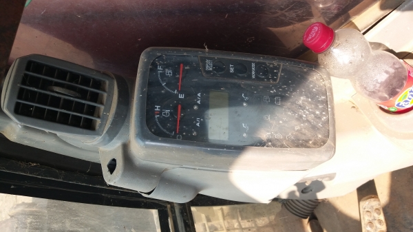 ขาย 975,000 HITACHI ZX 200-1 เครื่องดี ปั้มแรง ไฟฟ้าอุปกรครบแต่ต้องเช็ค ช่วงล่างเต็ม เอกสารชุดจดทะเบียน รถอยู่ สระแก้ว 090-772-3710 090-772-3708