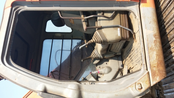 ขาย 975,000 HITACHI ZX 200-1 เครื่องดี ปั้มแรง ไฟฟ้าอุปกรครบแต่ต้องเช็ค ช่วงล่างเต็ม เอกสารชุดจดทะเบียน รถอยู่ สระแก้ว 090-772-3710 090-772-3708