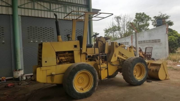 KOMATSU WA100-1 ราคา 695,000 บาท เครื่องดี เกียร์ดี ปั้มแรง สภาพพร้อมใช้ เอกสารเล่มทะเบียน  รถอยู่ จ.ร้อยเอ็ด โทร&amp;ไอดีไลน์ 0610710295