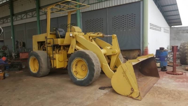 KOMATSU WA100-1 ราคา 695,000 บาท เครื่องดี เกียร์ดี ปั้มแรง สภาพพร้อมใช้ เอกสารเล่มทะเบียน  รถอยู่ จ.ร้อยเอ็ด โทร&amp;ไอดีไลน์ 0610710295