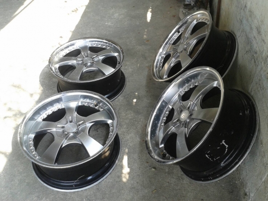 ขอบ18นิ้ว5รู100/114 หน้าตื้นหลังลึก ชุดนี้ ราคา 7990 บาท