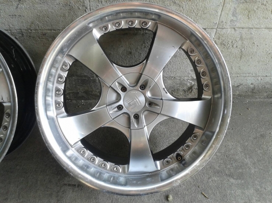 ขอบ18นิ้ว5รู100/114 หน้าตื้นหลังลึก ชุดนี้ ราคา 7990 บาท