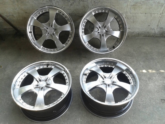 ขอบ18นิ้ว5รู100/114 หน้าตื้นหลังลึก ชุดนี้ ราคา 7990 บาท