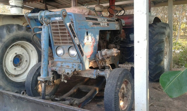 ขาย รถไถ FORD รุ่นเก่า รถใช้งานได้ดี อุปกรณ์มีแค่ใบดันหน้า
