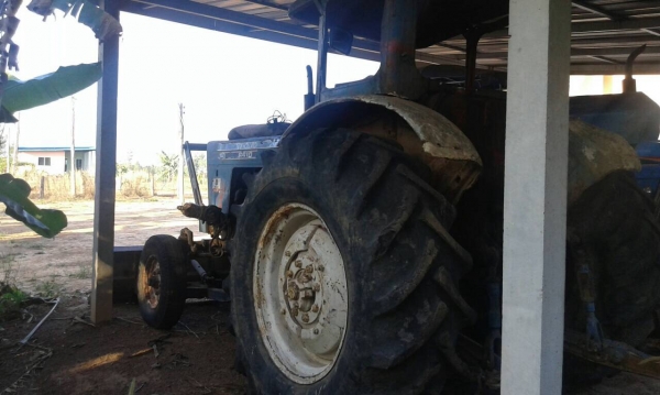 ขาย รถไถ FORD รุ่นเก่า รถใช้งานได้ดี อุปกรณ์มีแค่ใบดันหน้า