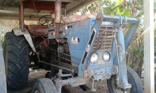 ขาย รถไถ FORD รุ่นเก่า รถใช้งานได้ดี อุปกรณ์มีแค่ใบดันหน้า