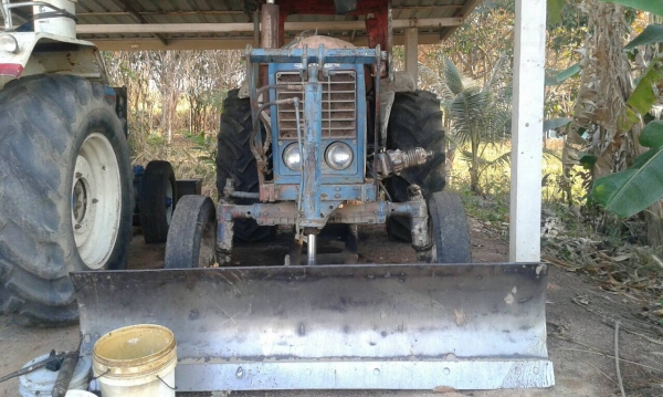 ขาย รถไถ FORD รุ่นเก่า รถใช้งานได้ดี อุปกรณ์มีแค่ใบดันหน้า