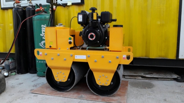 รถบดสั่นเสทือน2ล้อขนาด1-2ตันเครื่องใช้น้ำมันดีเซลไฮโดรลิคยี่ห้อRINนำเข้าจากจีน รถบดสั่นเสทือน2ล้อขนาด1-2ตันเครื่องใช้น้ำมันดีเซลไฮโดรลิคยี่ห้อRINนำเข้าจากจีน