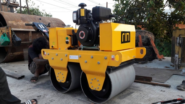 รถบดสั่นเสทือน2ล้อขนาด1-2ตันเครื่องใช้น้ำมันดีเซลไฮโดรลิคยี่ห้อRINนำเข้าจากจีน