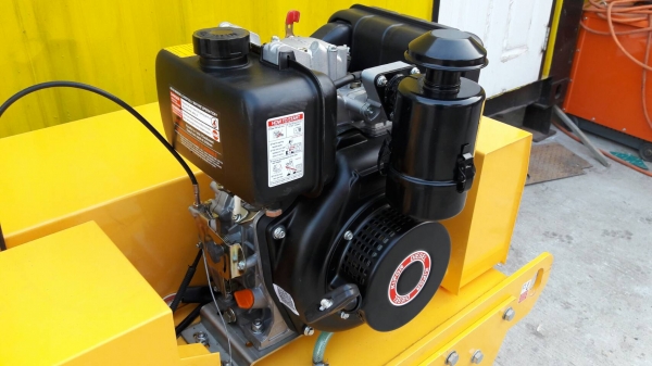 รถบดสั่นเสทือน2ล้อขนาด1-2ตันเครื่องใช้น้ำมันดีเซลไฮโดรลิคยี่ห้อRINนำเข้าจากจีน รถบดสั่นเสทือน2ล้อขนาด1-2ตันเครื่องใช้น้ำมันดีเซลไฮโดรลิคยี่ห้อRINนำเข้าจากจีน