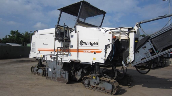 (แบบสั่งนำเข้า) WIRTGEN : W2000 ปี2001 9,600ชม. ครับ