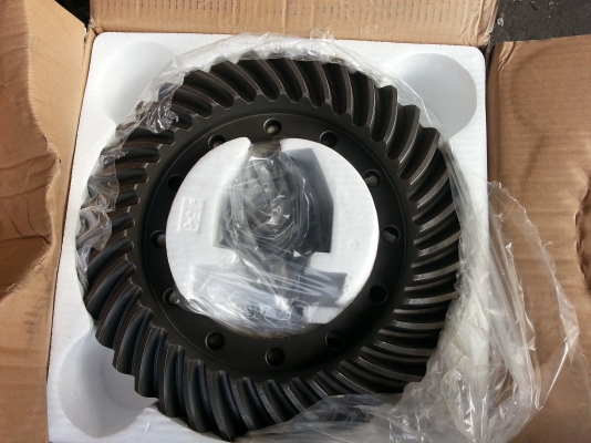 ขายจานบายศรีเดือยหมู 10000 บาท โทร0928615226