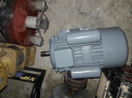 ขาย !! มอเตอร์3แรง220v.ของจีน.รุ่นหนัก.พร้อมใช้งาน