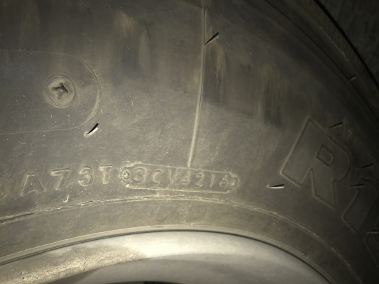 ขายยางขอบ22.5ยางบิสโตนปลายปี16