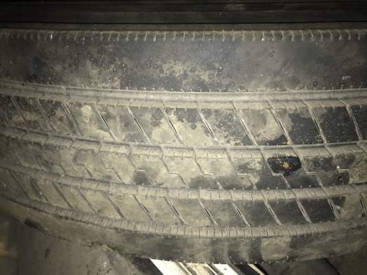 ขายยางขอบ22.5ยางบิสโตนปลายปี16