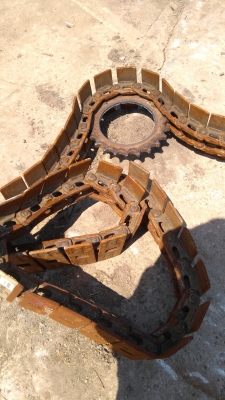 โซ่ข้อถี่ 23 ฟัน ใส่PC10 20 30 ได้ ใส่แทนแทร็กยางได้ เก่านอก