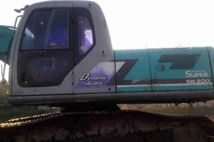 ขาย 1,150,000 KOBELCO  SK 200 MARK  6  YN 09 รถสภาพพร้อมใช้งาน เครื่องปั้มดี โซ่ช่วงล่างสวย ไฟฟ้าครบ แอร์เย็น รถทำงานดีไม่มีโหลด เอกใบแจ้งจำหน่าย รถอยู่ จ.ชัยภูมิ  090-772-3710 090-772-3708