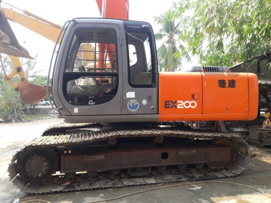 ขายHITACHI  EX200-5E  มาใหม่  เก่าญี่ปุ่นแท้  สภาพสวย    ใช้งานมาแค่  1,XXX  ชั่วโมง  ลองระบบกันได้ทุกวัน  โทร  089-3818694  ดวงนภา