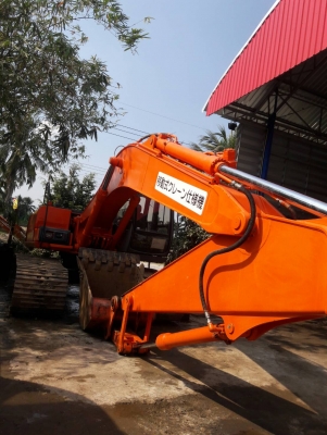 ขายHITACHI  EX200-5E  มาใหม่  เก่าญี่ปุ่นแท้  สภาพสวย    ใช้งานมาแค่  1,XXX  ชั่วโมง  ลองระบบกันได้ทุกวัน  โทร  089-3818694  ดวงนภา