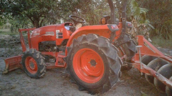 ขายดาวน์ รถไถ  L3608 SP  แรงปี  58 อุปกร 2 อย่าง   ซ. ม  500    นิด ฯฯ   ราคา 70000    บาท เหลือ งวด 5 ปีละ 80000  กว่า ฯ  วันทูคอล 098 668-3479 dtac 094 283-9369  สิทธิ์ คับ