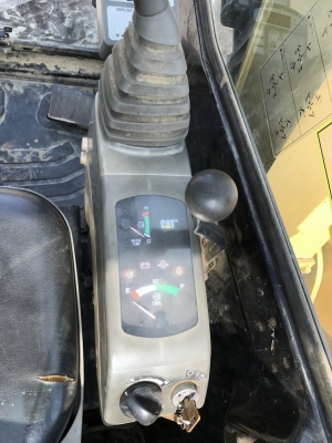 CAT 305SR-DCR00425 ตู้เก๋ง นำเข้าจากญี่ปุ่น สภาพสวยครับ