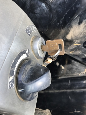 CAT 305SR-DCR00425 ตู้เก๋ง นำเข้าจากญี่ปุ่น สภาพสวยครับ