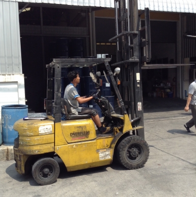 +++ ขายโฟล์คลิฟท์  CATERPILLAR  FD25  ขนาด 2.5  ตัน  เครื่องยนต์ดีเซล  เสา  4  เมตร  เกียร์ออโตเมติค  งา 1,070  มม.  ยางตันครับ