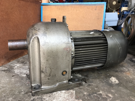 ขายมอเตอร์เกียร์ Mitsubishi 10HP. 380V อัตราทด 1:27 เพลาออกประมาณ 54รอบต่อนาที สภาพสวยเดิมๆ วิ่งนิ่ม พร้อมใช้งาน