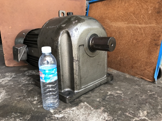 ขายมอเตอร์เกียร์ Mitsubishi 10HP. 380V อัตราทด 1:27 เพลาออกประมาณ 54รอบต่อนาที สภาพสวยเดิมๆ วิ่งนิ่ม พร้อมใช้งาน ขายมอเตอร์เกียร์ Mitsubishi 10HP. 380V อัตราทด 1:27 เพลาออกประมาณ 54รอบต่อนาที สภาพสวยเดิมๆ วิ่งนิ่ม พร้อมใช้งาน