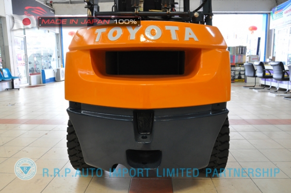 ขายรถโฟล์คลิฟท์มือสอง TOYOTA รุ่น7FGJ30-13018 นำเข้าจากประเทศญี่ปุ่น 100\% ไม่เคยใช้งานในไทย