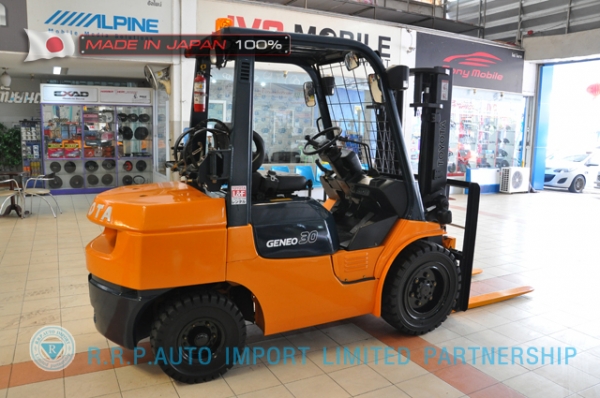 ขายรถโฟล์คลิฟท์มือสอง TOYOTA รุ่น7FGJ30-13018 นำเข้าจากประเทศญี่ปุ่น 100\% ไม่เคยใช้งานในไทย