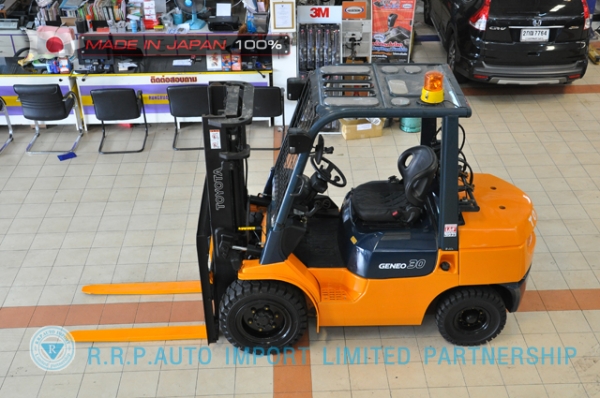 ขายรถโฟล์คลิฟท์มือสอง TOYOTA รุ่น7FGJ30-13018 นำเข้าจากประเทศญี่ปุ่น 100\% ไม่เคยใช้งานในไทย