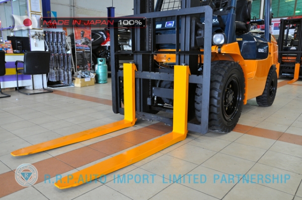 ขายรถโฟล์คลิฟท์มือสอง TOYOTA รุ่น7FGJ30-13018 นำเข้าจากประเทศญี่ปุ่น 100\% ไม่เคยใช้งานในไทย