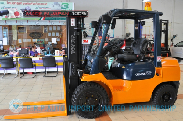 ขายรถโฟล์คลิฟท์มือสอง TOYOTA รุ่น7FGJ30-13018 นำเข้าจากประเทศญี่ปุ่น 100\% ไม่เคยใช้งานในไทย