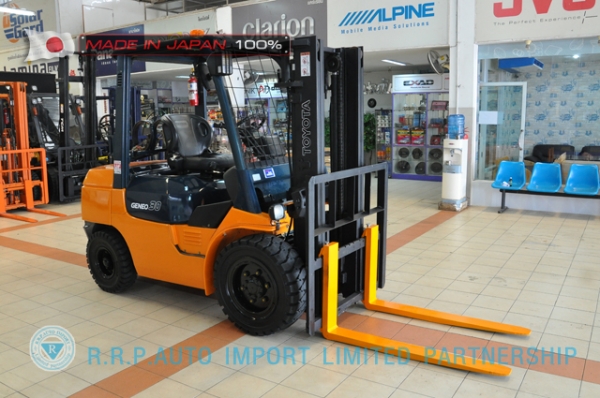 ขายรถโฟล์คลิฟท์มือสอง TOYOTA รุ่น7FGJ30-13018 นำเข้าจากประเทศญี่ปุ่น 100\% ไม่เคยใช้งานในไทย