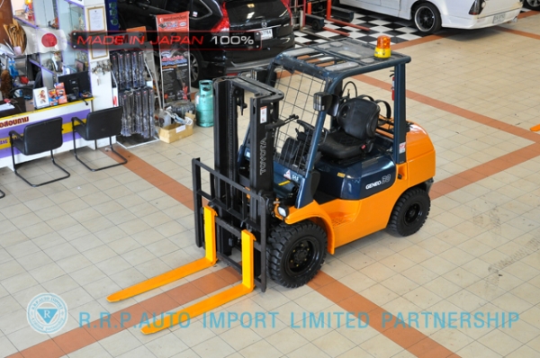 ขายรถโฟล์คลิฟท์มือสอง TOYOTA รุ่น7FGJ30-13018 นำเข้าจากประเทศญี่ปุ่น 100\% ไม่เคยใช้งานในไทย