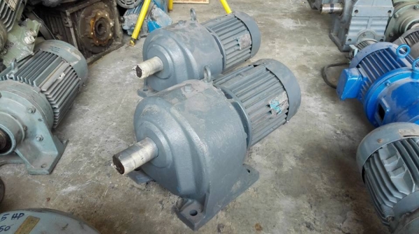 ** SOLD ** มอเตอร์เกียร์ Hitachi 3 HP ทด 1:30 (50rpm) 380V สภาพสวยพร้อมใช้งาน