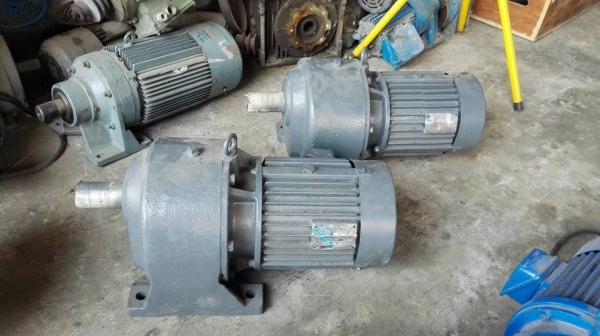 ** SOLD ** มอเตอร์เกียร์ Hitachi 3 HP ทด 1:30 (50rpm) 380V สภาพสวยพร้อมใช้งาน ** SOLD ** มอเตอร์เกียร์ Hitachi 3 HP ทด 1:30 (50rpm) 380V สภาพสวยพร้อมใช้งาน