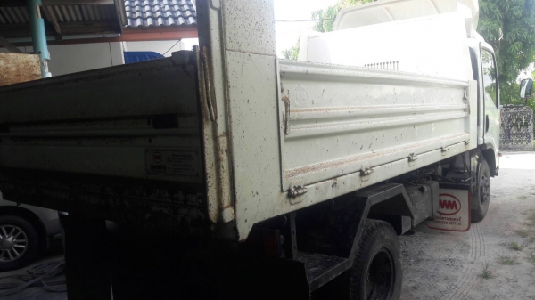 รถอีซุซุ 6 ล้อดั้ม NPR 150 แรงม้า ปี 57. , ( รถวิ่ง 3x,xxx กม. ) สนใจติดต่อ 081 - 6079515
