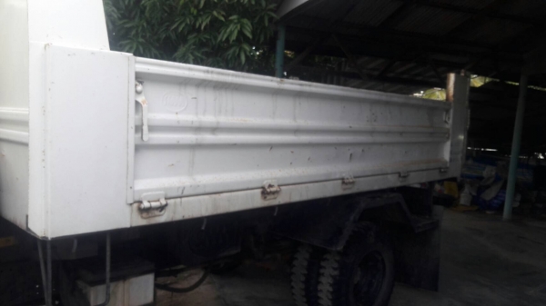 รถอีซุซุ 6 ล้อดั้ม NPR 150 แรงม้า ปี 57. , ( รถวิ่ง 3x,xxx กม. ) สนใจติดต่อ 081 - 6079515