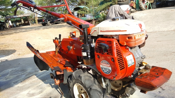 รถพรวนดิน 5.5 แรง สาดออกข้าง พร้อมใช้งาน ใบตีดินสวย สอบถามได้ ครับ ราคา 18500 บาท รหัสสินค้า D1 - 13