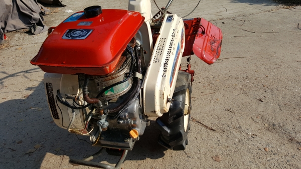 รถพรวนดินสาดออกข้าง 4.5 แรง พร้อมใช้งาน ใบตีดินสวยๆๆ ปรับสภาพเปลี่ยนถ่ายของเหลวให้หมดพ่นทับตัวหยุดสนิมเหล็ก ราคา 17500 บาท สอบถามได้ รหัสสินค้า D1 - 9