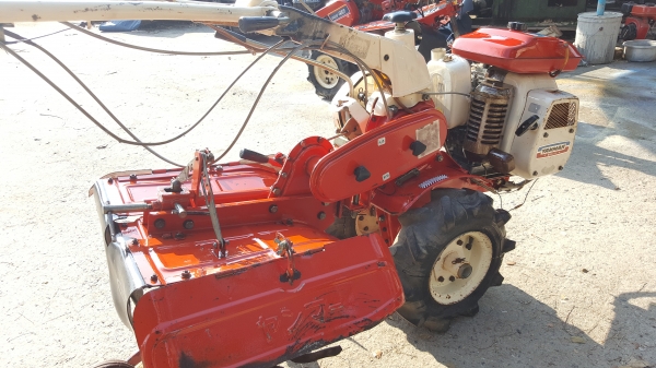 รถพรวนดินสาดออกข้าง 4.5 แรง พร้อมใช้งาน ใบตีดินสวยๆๆ ปรับสภาพเปลี่ยนถ่ายของเหลวให้หมดพ่นทับตัวหยุดสนิมเหล็ก ราคา 17500 บาท สอบถามได้ รหัสสินค้า D1 - 9