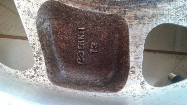 แม็กกะบะ 6รู แถมน๊อตล้อด้วยจร้าเดิมๆไม่เคยซ่อม