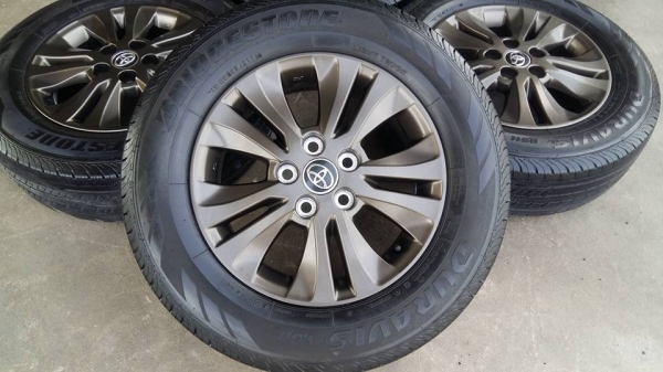 ขายล้อแม็กน้องๆป้ายแดง toyota revo trd 16" ยางปี16  สนใจติดต่อ ร้าน ก.เจริญการยางครับ 081-3747940