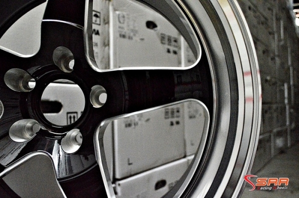WELD ขอบ18 พร้อมยางราคาพิเศษ ชุดละ 25,000 เท่านั้น