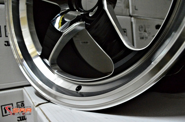 WELD ขอบ18 พร้อมยางราคาพิเศษ ชุดละ 25,000 เท่านั้น