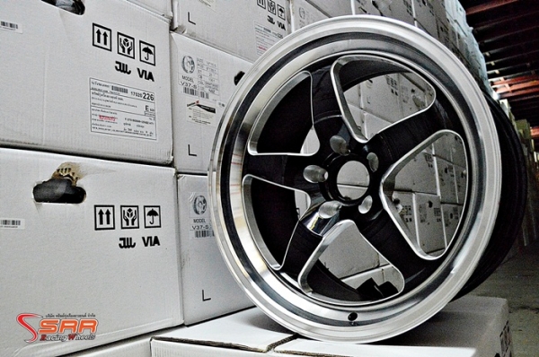 WELD ขอบ18 พร้อมยางราคาพิเศษ ชุดละ 25,000 เท่านั้น